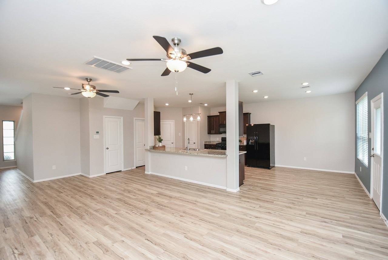 22707 Bolanzo Ln #22707 - Photo 4 of 30