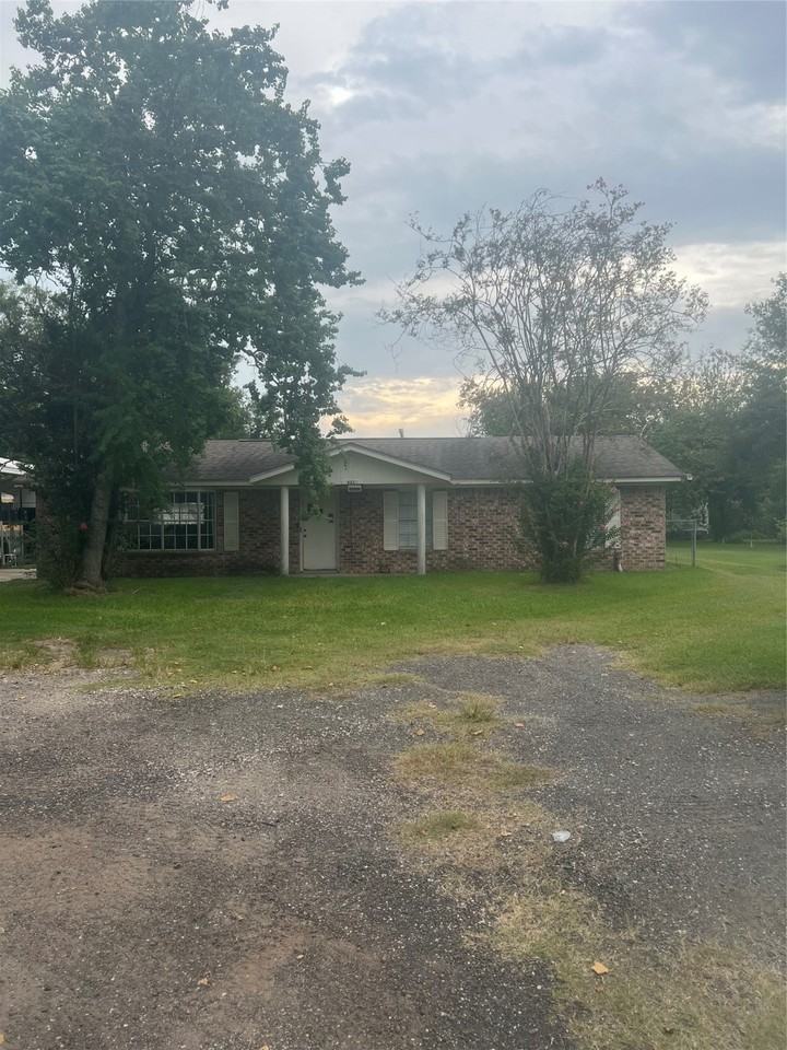 622 1/2 Coolidge St #622 - Photo 2 of 10