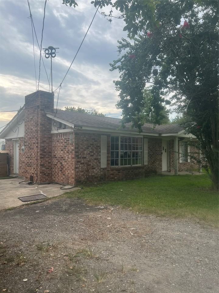 622 1/2 Coolidge St #622 - Photo 3 of 10