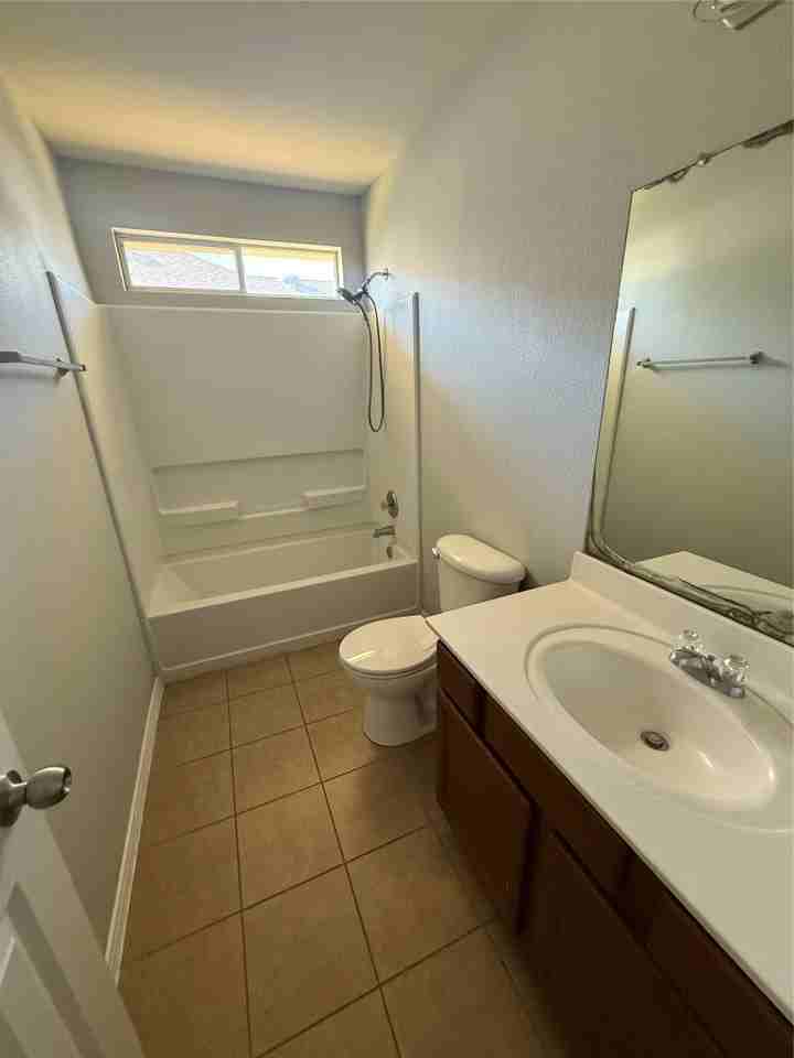 214 Foxglove Dr #214 - Photo 2 of 11