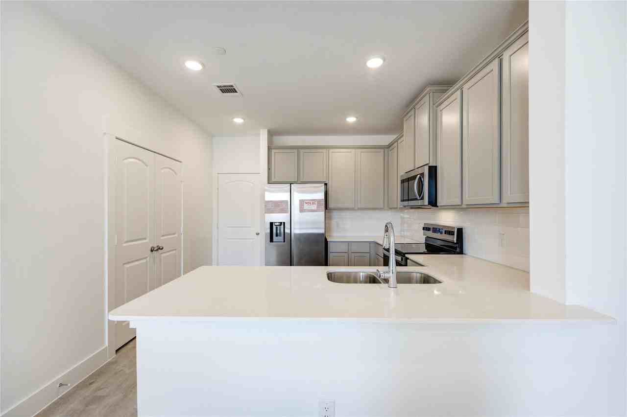11914 Del Valle Avenue #11914 - Photo 2 of 40