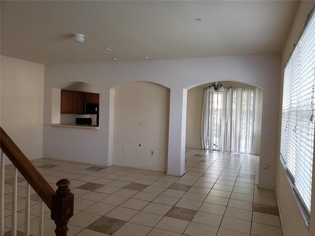 3051 Ashland Lane North #3051 - Photo 2 of 6