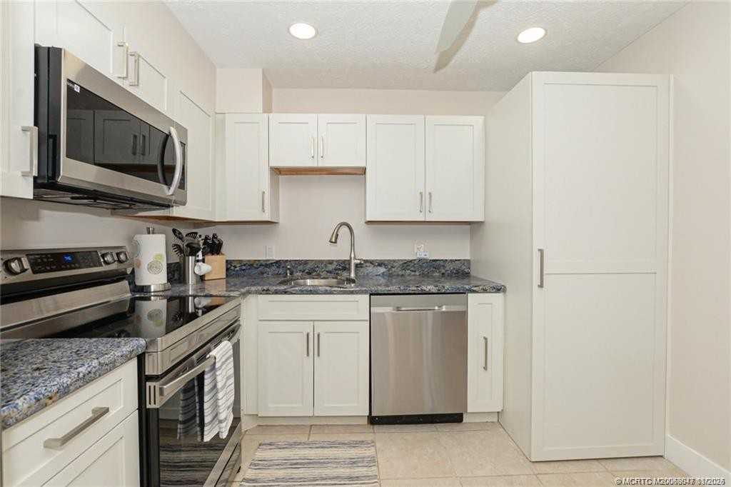 2355 Northeast Ocean Boulevard #2355120A - Photo 7 of 14