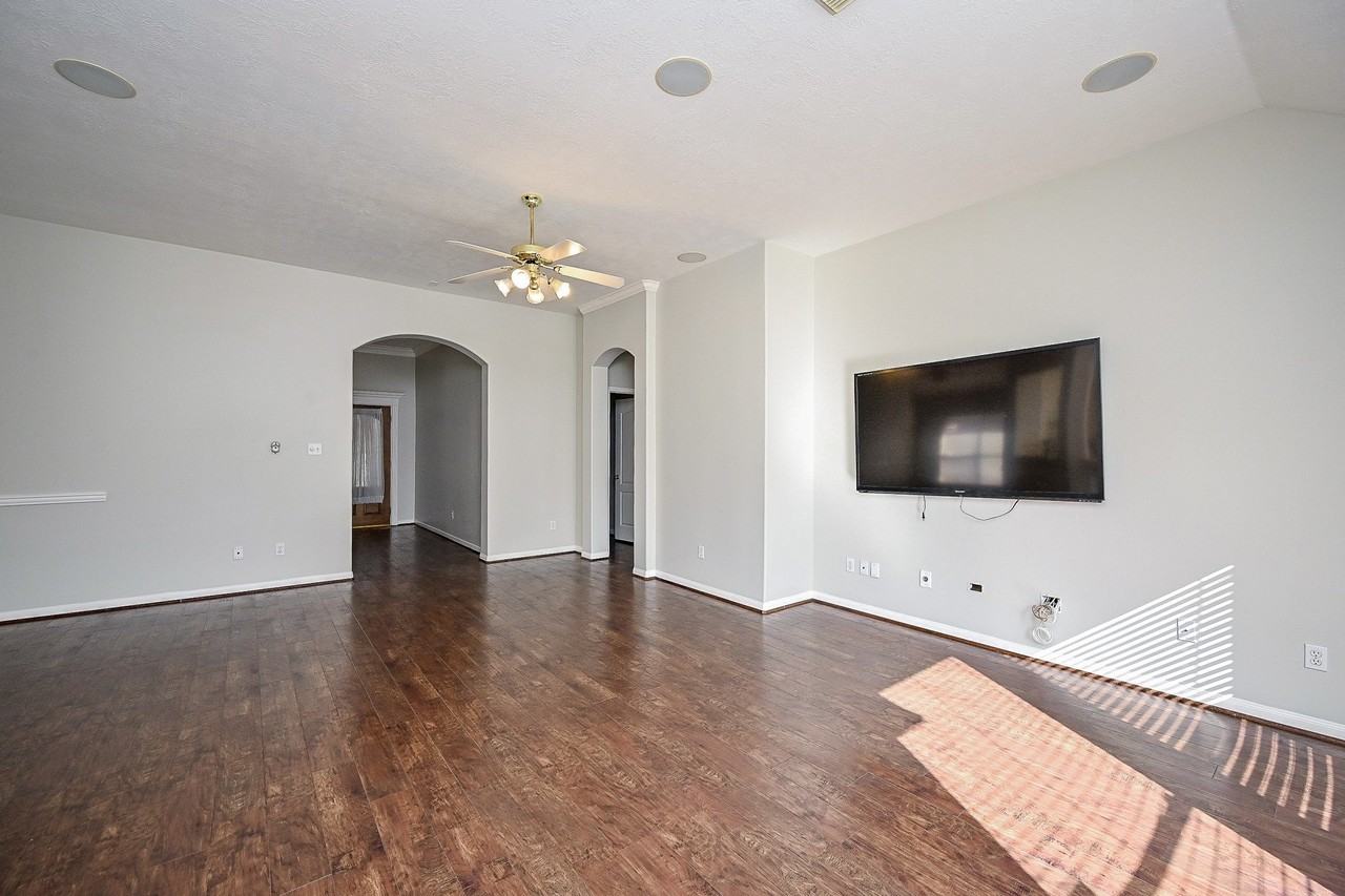 12210 Ferncrest Ct #12210 - Photo 7 of 32