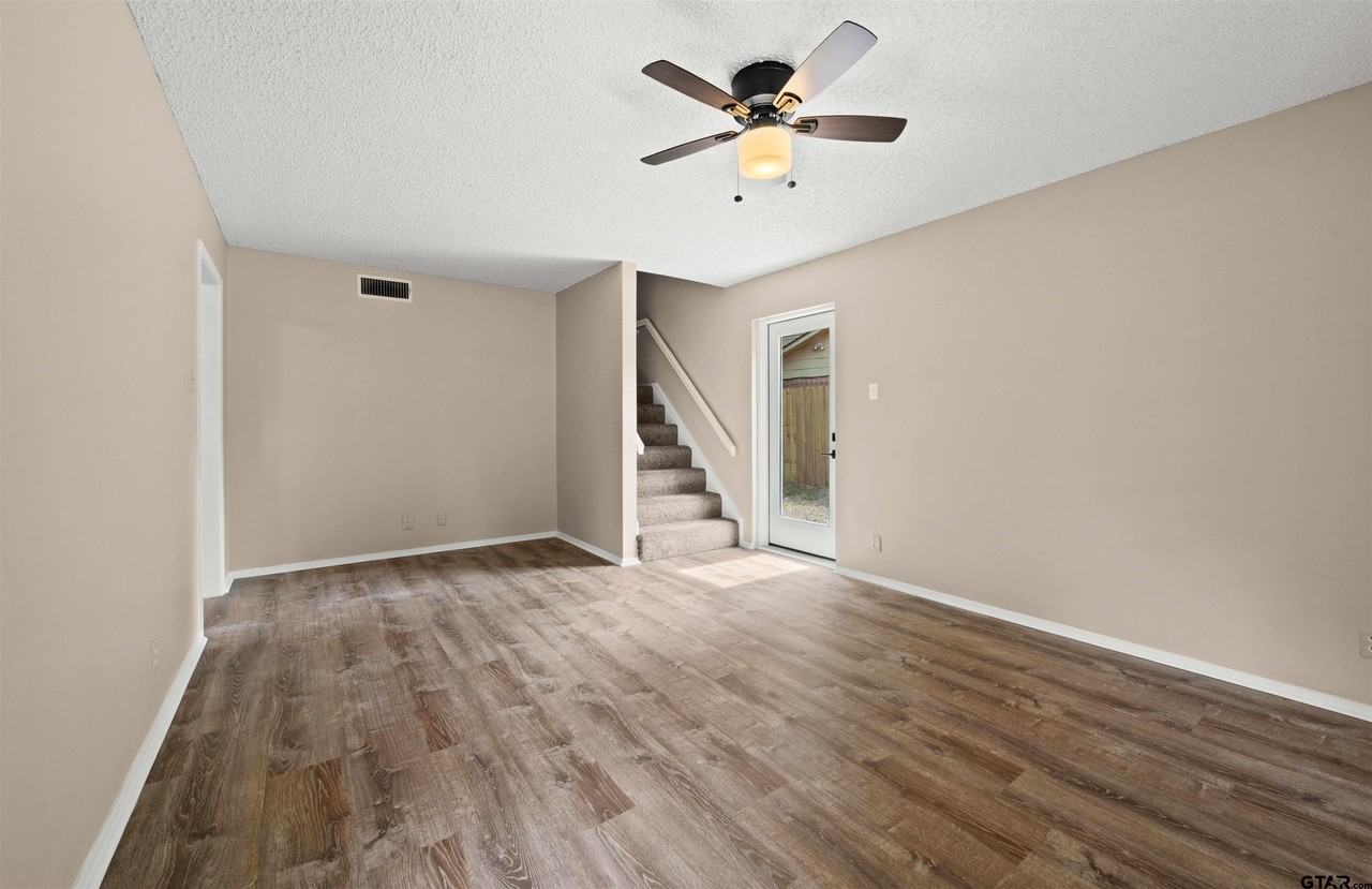 4208 Edinburgh Drive #4208 - Photo 3 of 23