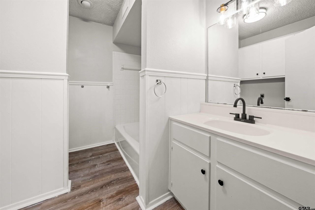 4208 Edinburgh Drive #4208 - Photo 5 of 23