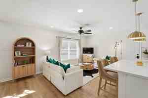 featured image of 712 East Kuehn Street #712