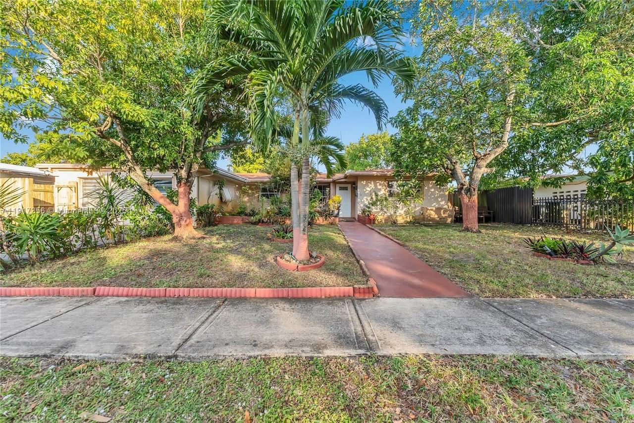 550 Sw 38th Ter #550 - Photo 2 of 23