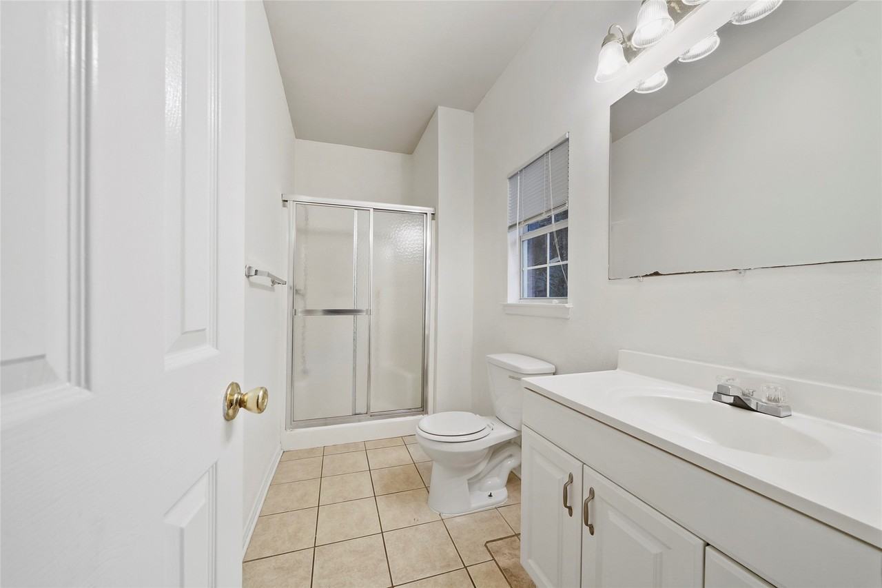 5502 Finch St #5502B - Photo 4 of 37