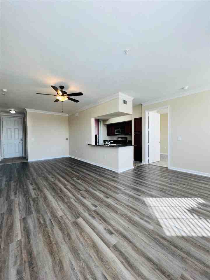 7575 Kirby Dr #7575-2401 - Photo 3 of 14