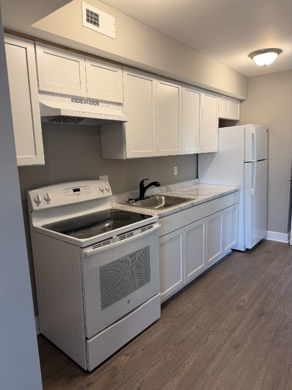 316 62nd Street Northeast - Photo 4 of 6