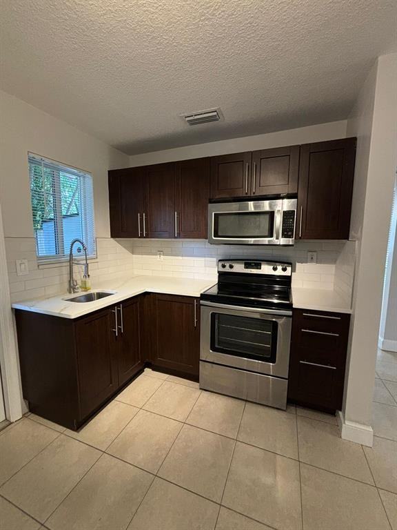 1713 N Dixie Hwy #1713-3 - Photo 2 of 9