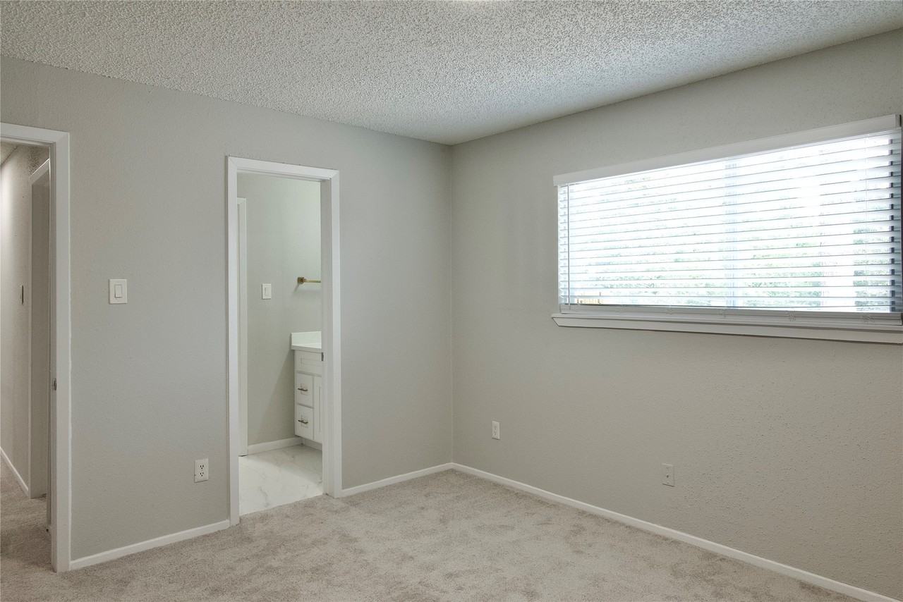 5111 Pinewilde Dr #5111 - Photo 5 of 37