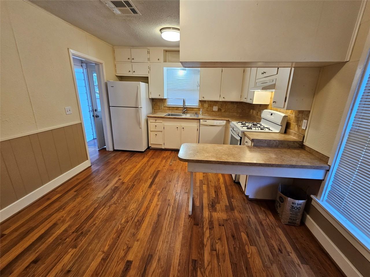 603 Landrum Ave #603 - Photo 4 of 17