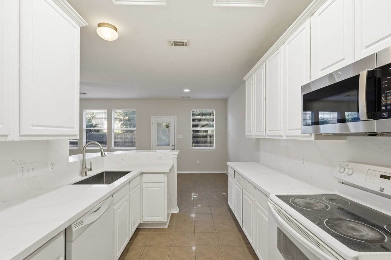 5606 Redgrove Ln #5606 - Photo 2 of 25