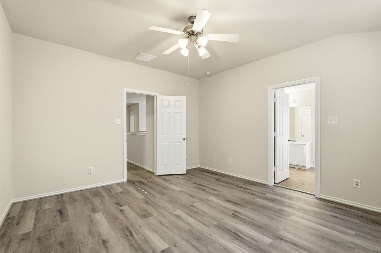 5606 Redgrove Ln #5606 - Photo 5 of 25