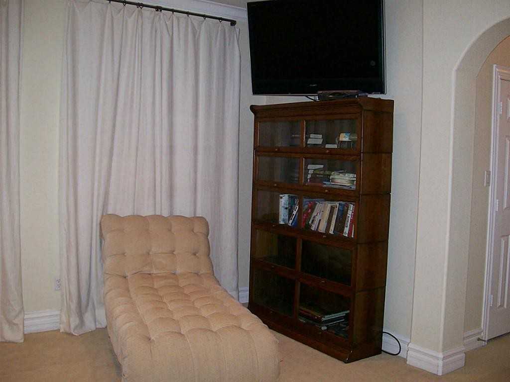 620 8th St #620 - Photo 2 of 17