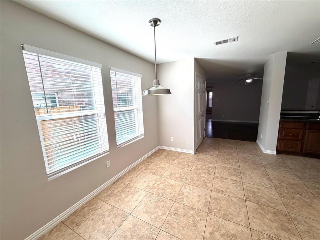 2337 Bloomfield Dr #2337 - Photo 4 of 14