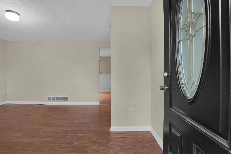 2464 Queenswood Dr - Photo 2 of 20