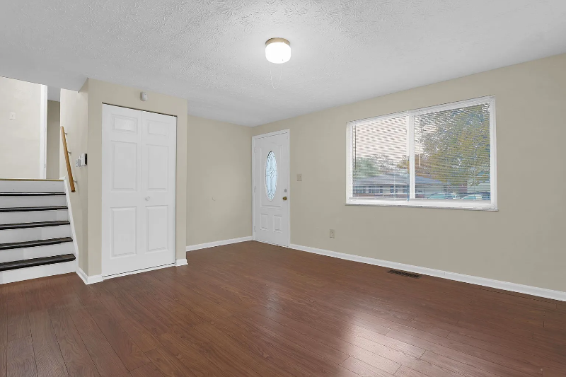 2464 Queenswood Dr - Photo 3 of 20