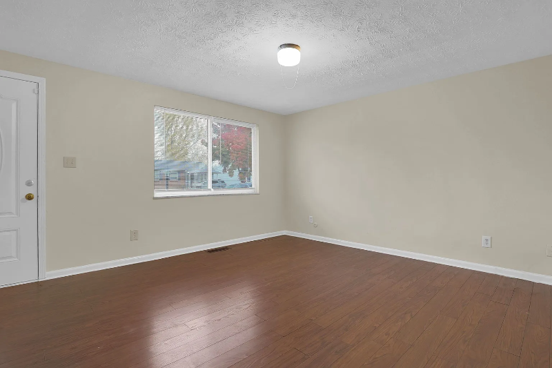 2464 Queenswood Dr - Photo 6 of 20