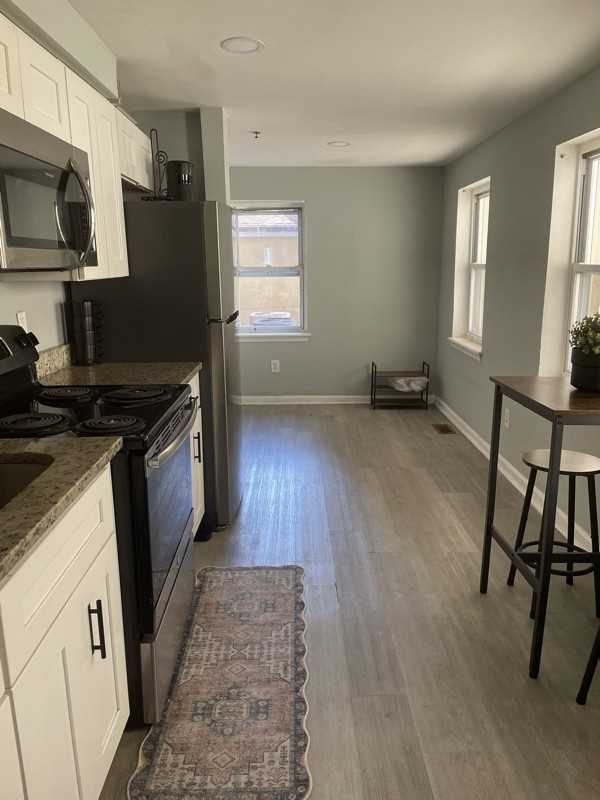 1037 W Baltimore St #C - Photo 5 of 19