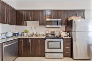 featured image of 886 Golf Links Road #302