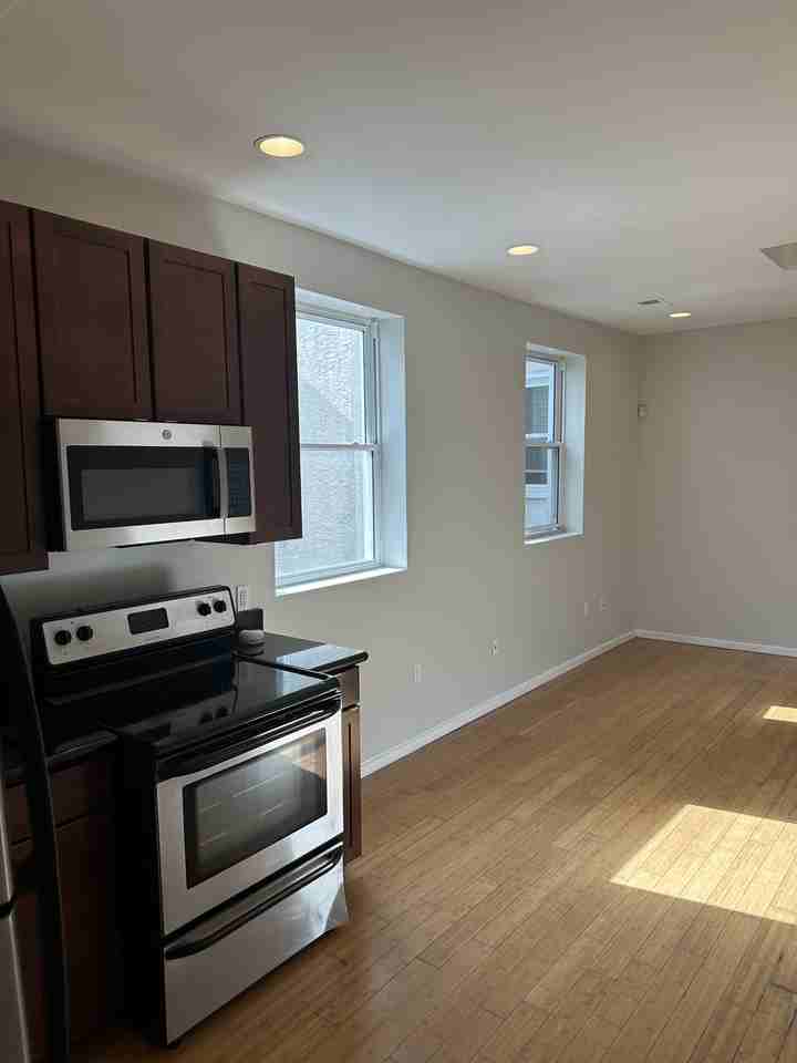 1319 N 15th St #3 - Photo 2 of 9
