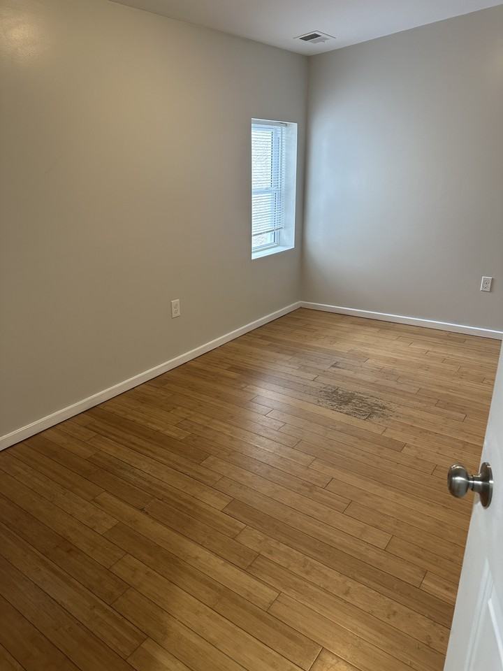 1319 N 15th St #3 - Photo 7 of 8