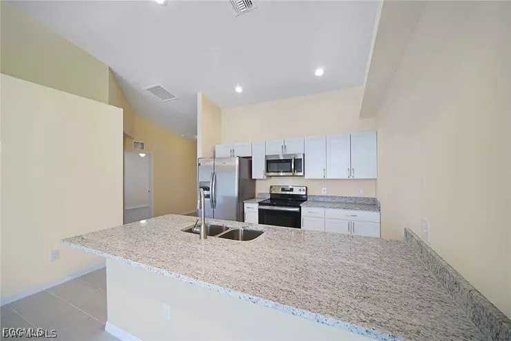 1114 Sw 15th Pl - Photo 4 of 10