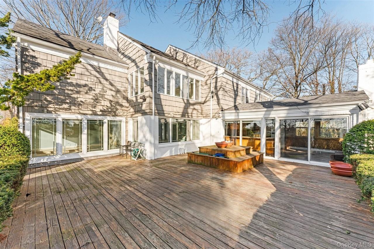 803 Barberry Ln - Photo 3 of 32