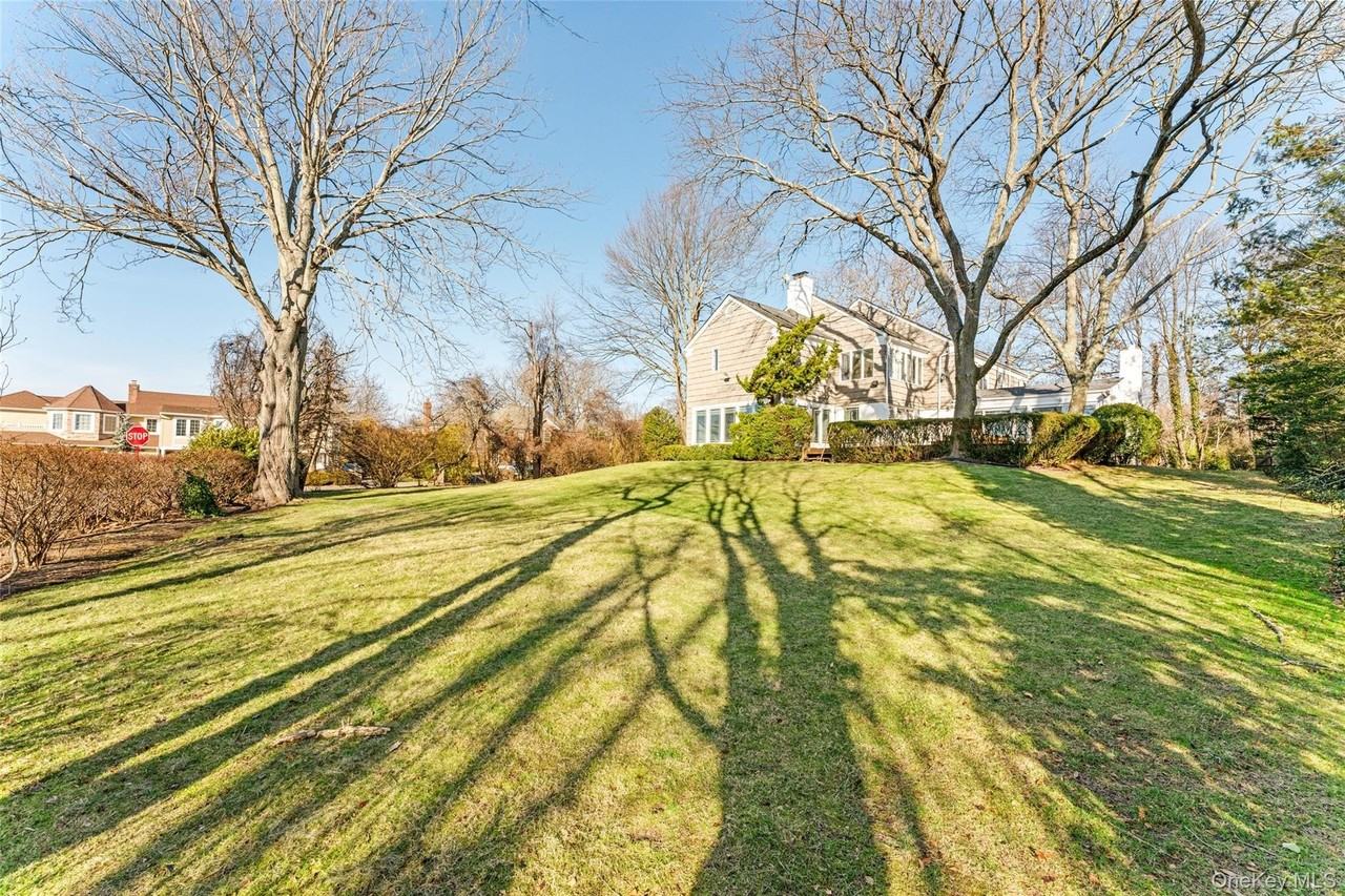 803 Barberry Ln - Photo 6 of 32