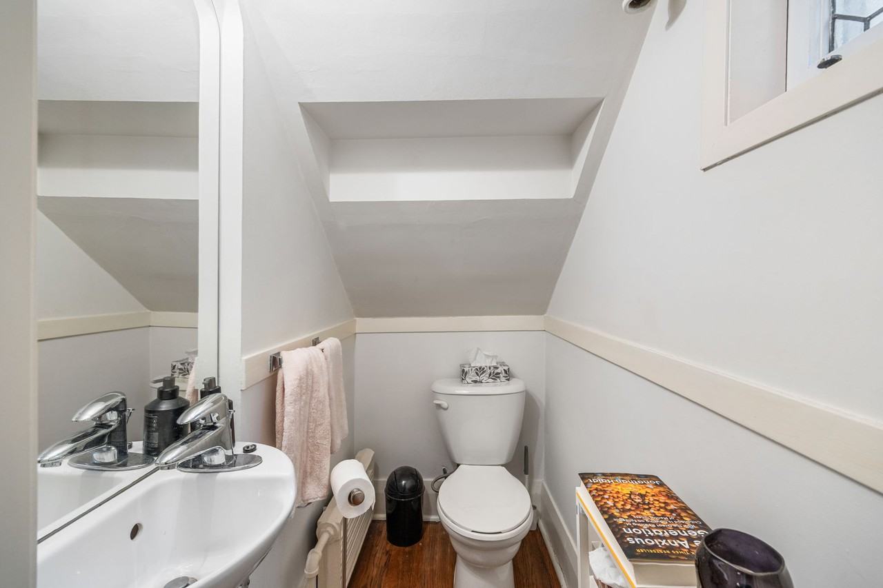 42 Heath Street West #Main - Photo 5 of 18