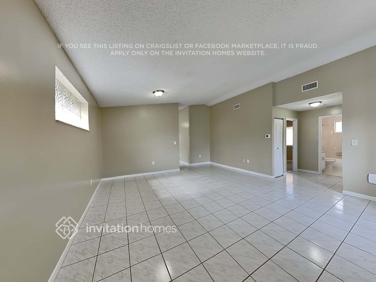 12378 Nw 98th Ave - Photo 3 of 18