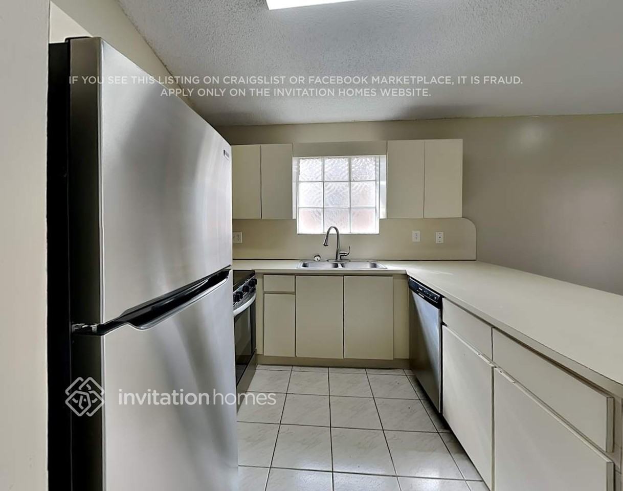 12378 Nw 98th Ave - Photo 7 of 18