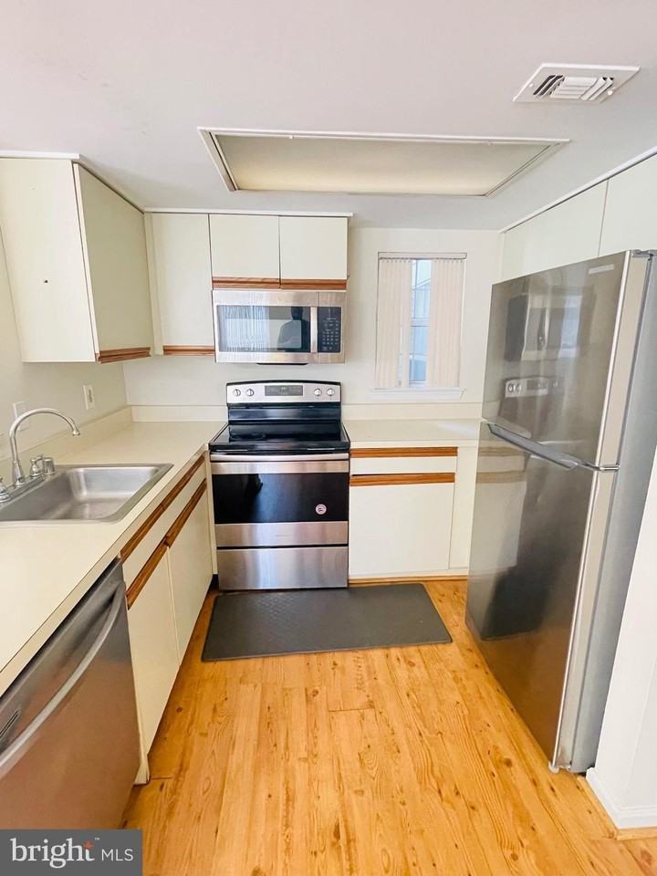 14229 Bowsprit Lane #501 - Photo 5 of 19