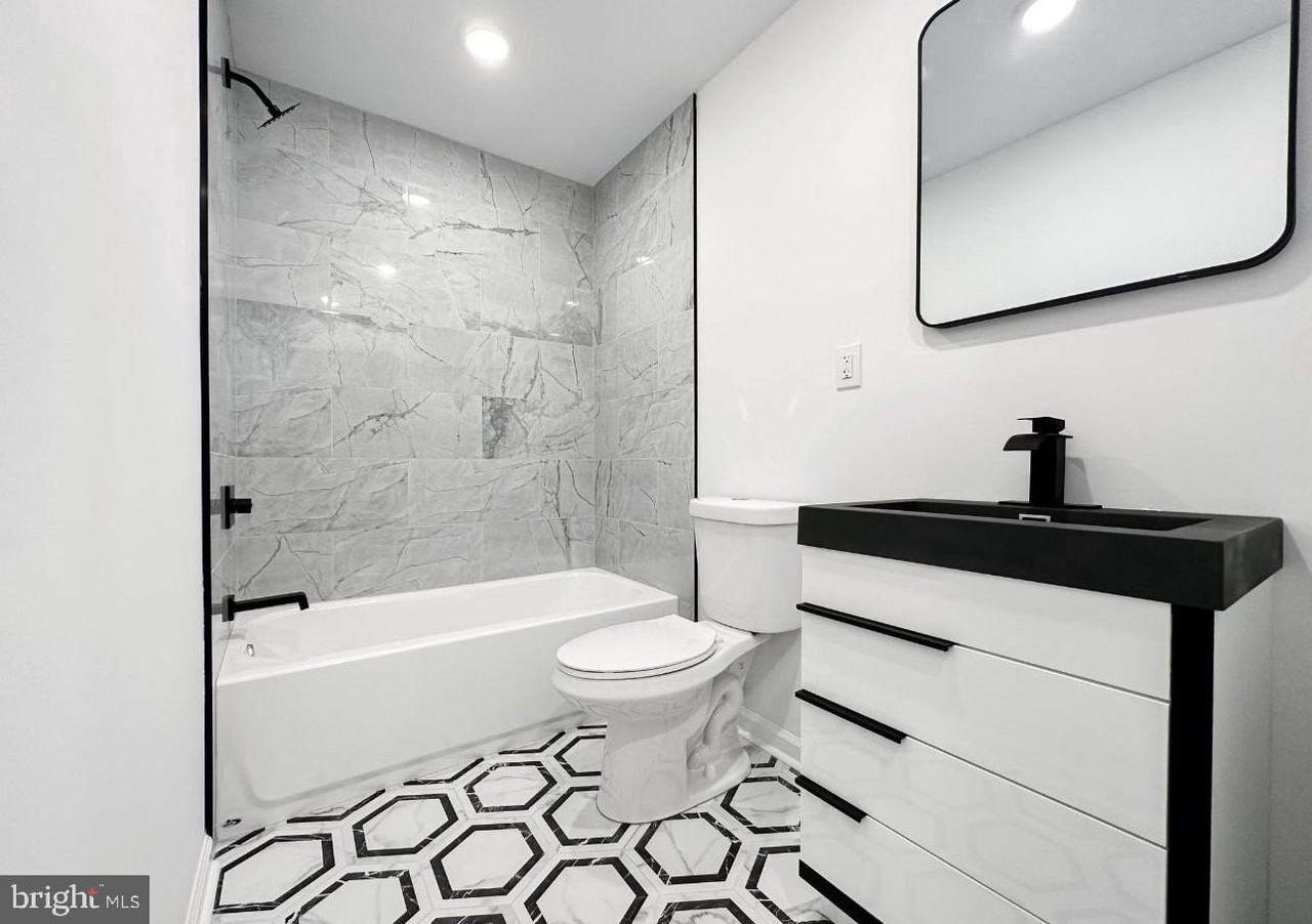 2028 W Westmoreland St Unit 2 #2 - Photo 4 of 6