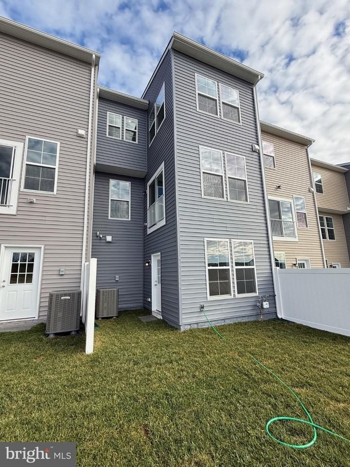 79 Abigail St - Photo 5 of 50