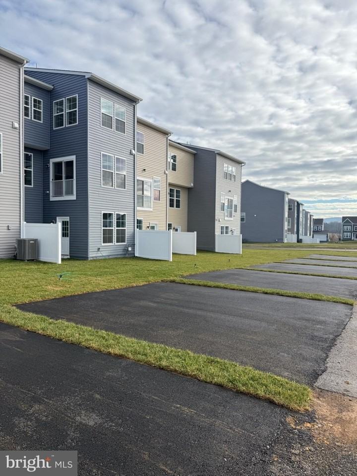 79 Abigail St - Photo 6 of 50