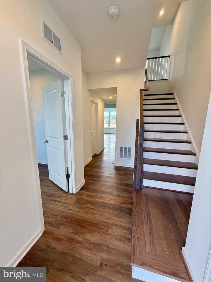 79 Abigail St - Photo 7 of 50