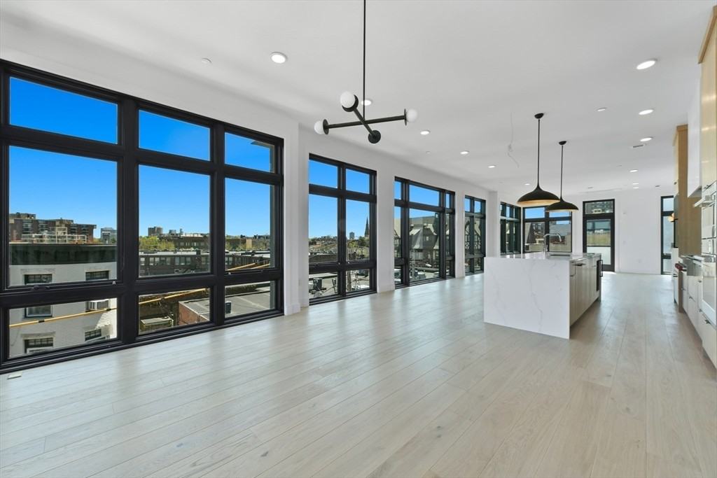 14 Green St - Photo 3 of 37