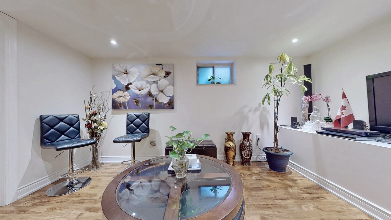 139 Ranee Avenue - Photo 4 of 24