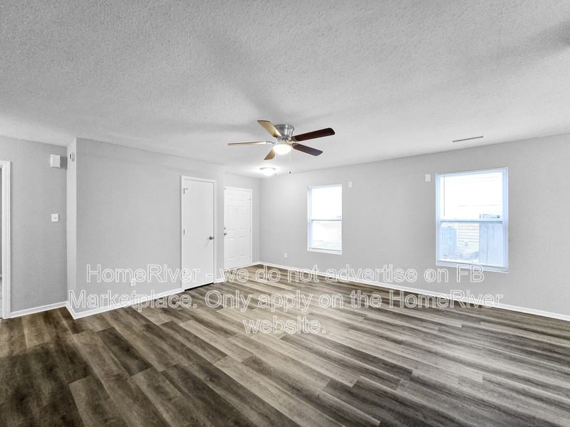 477 Bridgewater Dr - Photo 2 of 26