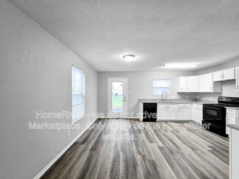 477 Bridgewater Dr - Photo 3 of 26