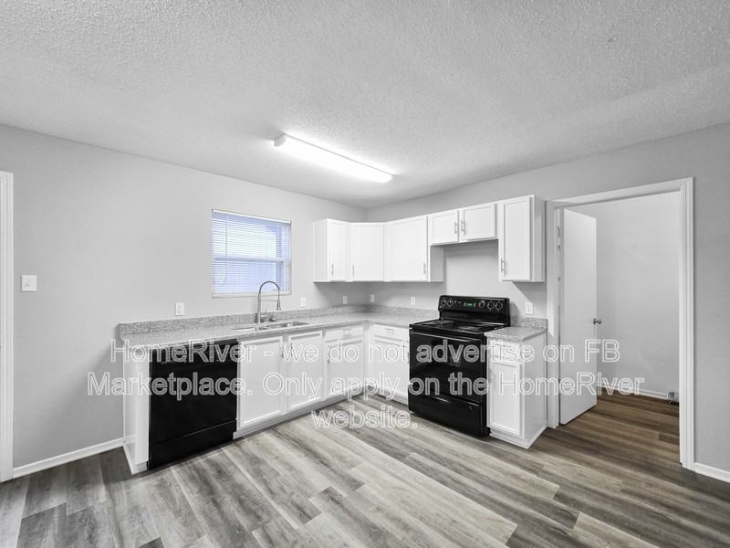 477 Bridgewater Dr - Photo 4 of 26