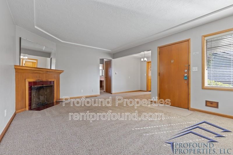 4315 Northeast Thompson Street - Photo 3 of 25