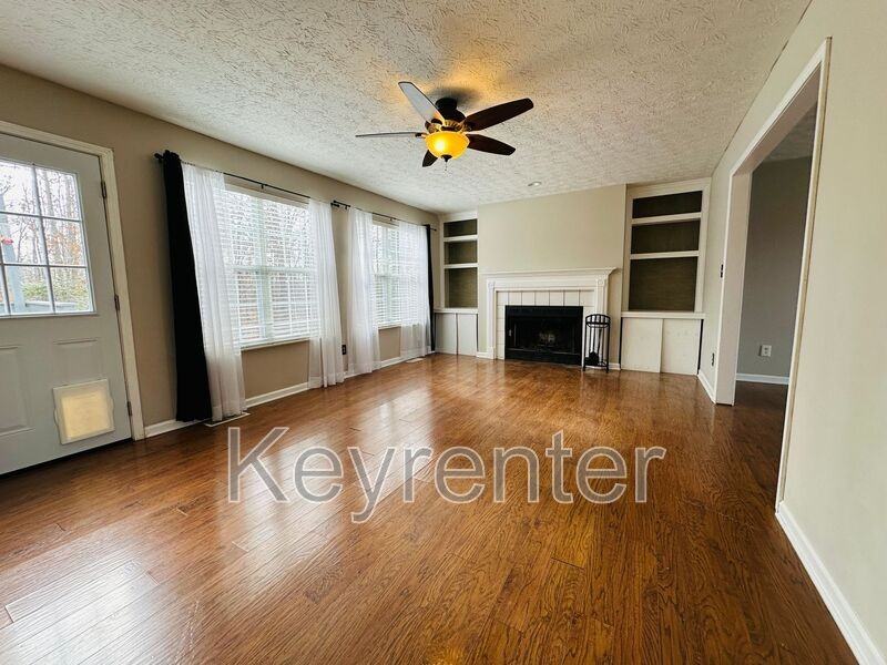 12490 Daisywood Dr - Photo 4 of 45