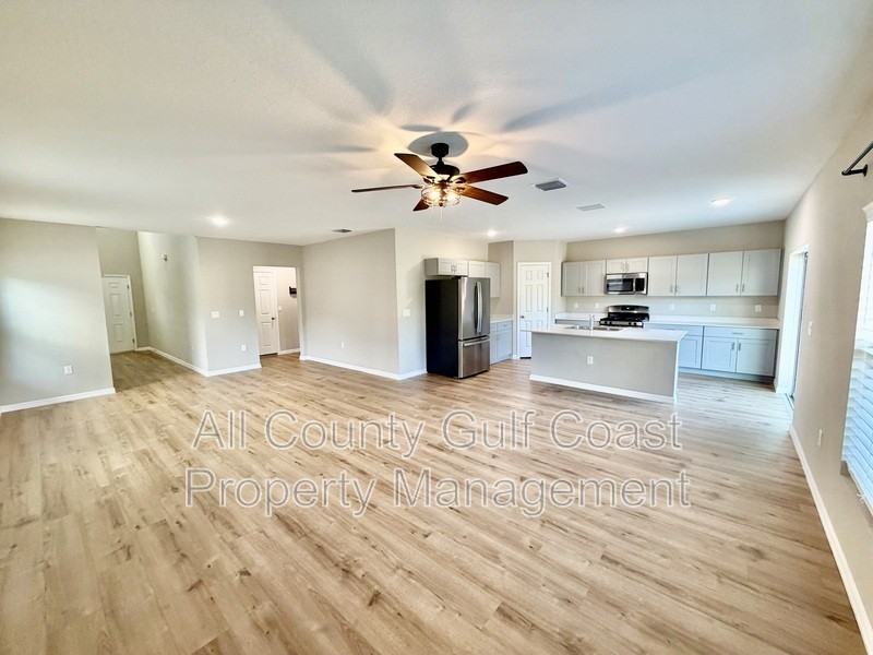 12831 Oak Hill Way - Photo 2 of 21