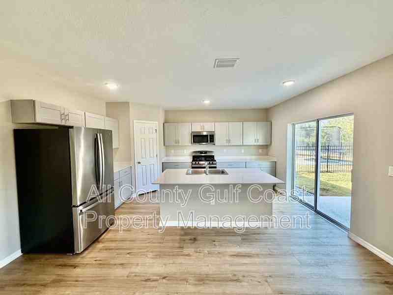 12831 Oak Hill Way - Photo 3 of 21