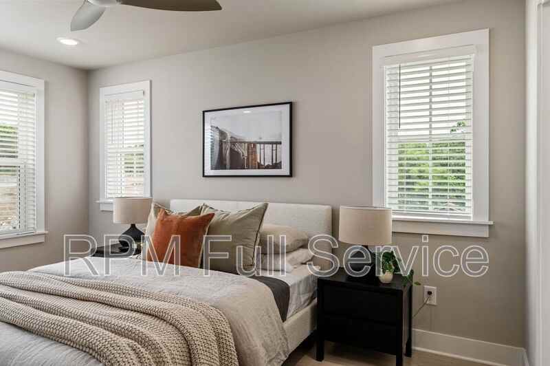 708 N Dupont Ave #23 - Photo 4 of 23